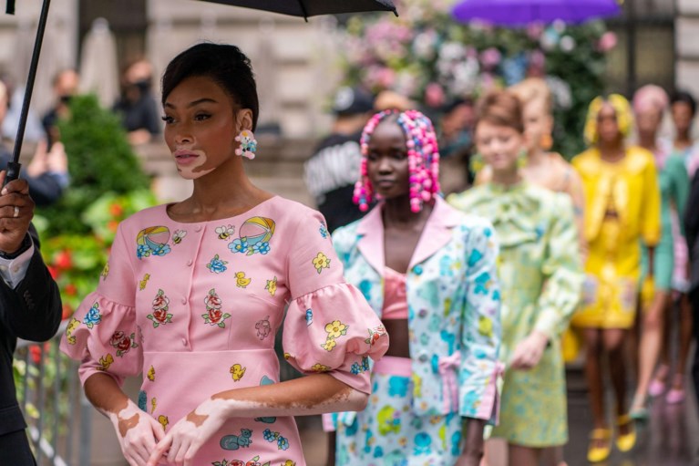 Na tien jaar stopt Jeremy Scott bij Moschino: ‘Trots op de erfenis die ik achterlaat’