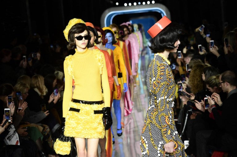 Na tien jaar stopt Jeremy Scott bij Moschino: ‘Trots op de erfenis die ik achterlaat’