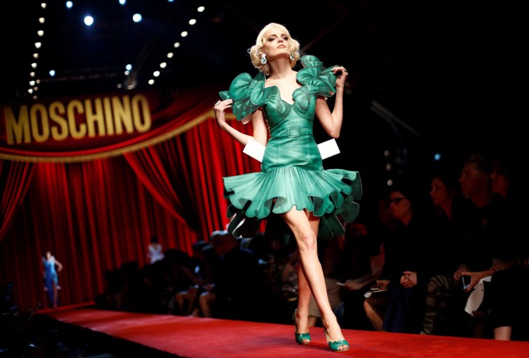 Na tien jaar stopt Jeremy Scott bij Moschino: ‘Trots op de erfenis die ik achterlaat’