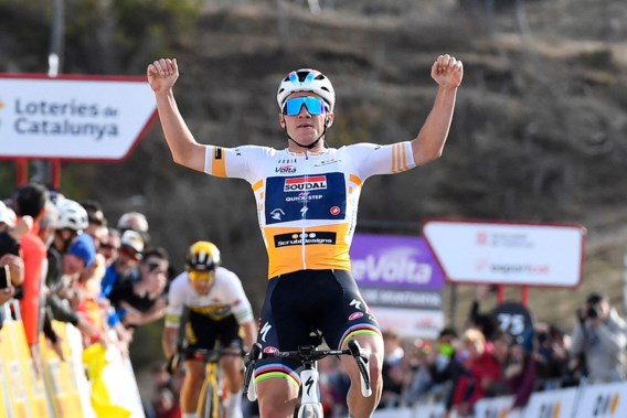 Remco Evenepoel heeft felbegeerde ritzege in Ronde van Catalonië beet: ‘Nu proberen om de eindzege binnen te halen’