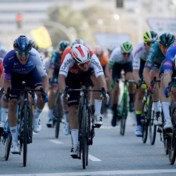 Kaden Groves wint massasprint in vierde etappe Ronde van Catalonië, Remco Evenepoel kent zorgeloze dag