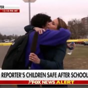 Journaliste omhelst zoon tijdens liveverslag van schietpartij op zijn school