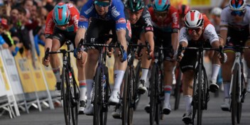 Kaden Groves wint massasprint in zesde rit Ronde van Catalonië op fiets van teamgenoot