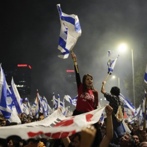 Netanyahu zou inbinden na aanhoudende protesten, melden Israëlische media