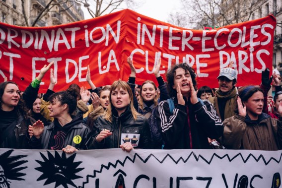 Franse jeugd op de barricaden: ‘Wij zijn het nieuwe volk, dit is onze bestorming van de Bastille’
