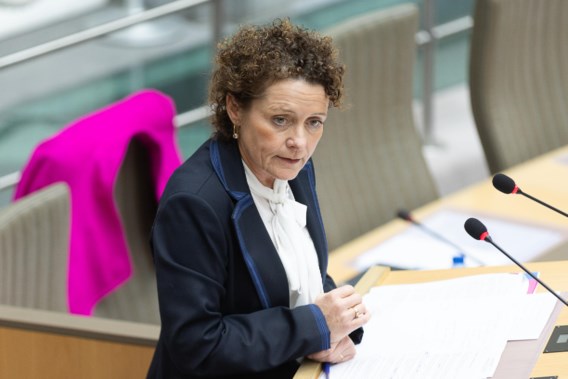 Vlaams minister Lydia Peeters pakt malaise bij keuringscentra aan