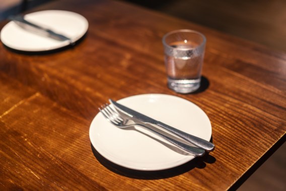 Vandenbroucke wil gratis water op restaurant in de strijd tegen alcoholmisbruik