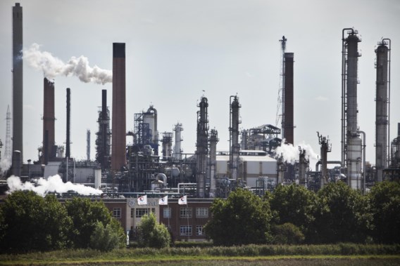 Antwerpse olieraffinaderij depanneert Franse automobilisten