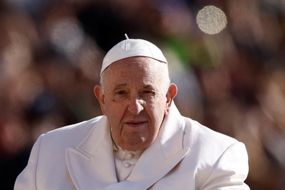 Paus kan ziekenhuis vermoedelijk zaterdag verlaten, op tijd voor Palmzondag