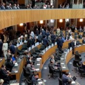 Uiterst-rechtse parlementsleden verlaten Oostenrijkse parlement tijdens speech van Zelenski