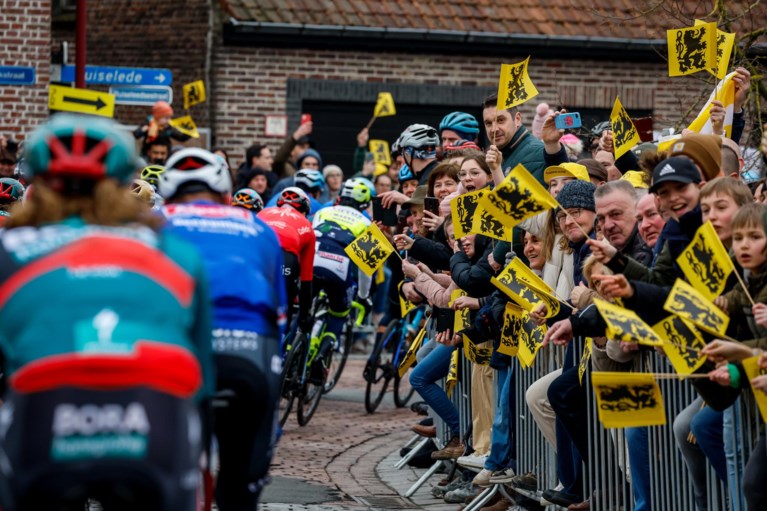 Massa mensen in Brugge voor start Ronde van Vlaanderen