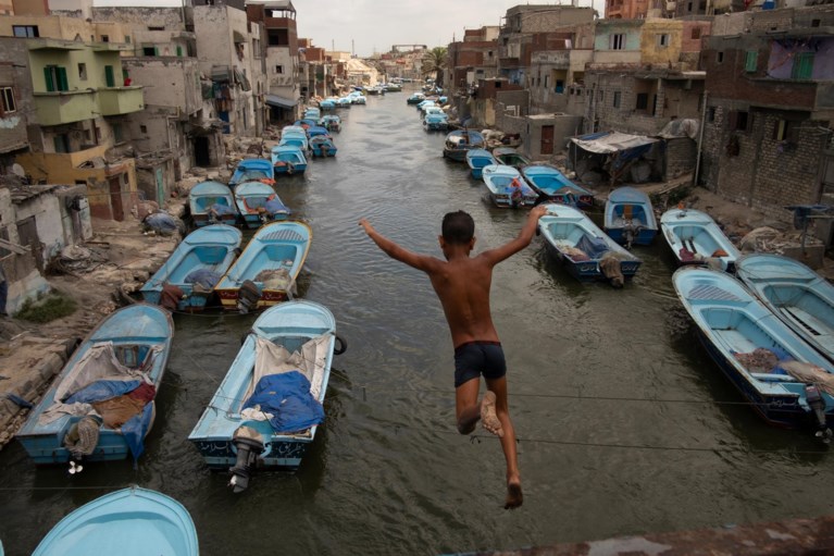 Oekraïense fotograaf wint World Press Photo met beeld van gebombardeerde kraamkliniek in Marioepol