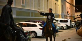 Extreemrechtse Hongaar viert presidentieel pardon met uittocht te paard