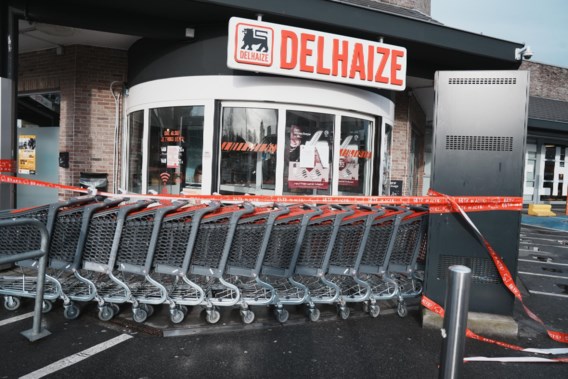 “Bailiffs sent to Delhaize branches as unions protest privatization plans”