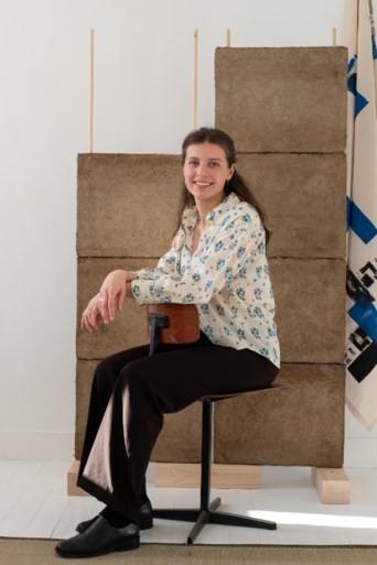 Textielontwerpers over hoe mooi een huis vol stof kan zijn: ‘Pluisbollen lijken een eigen leven te leiden, zoals tuimelkruid in een western’