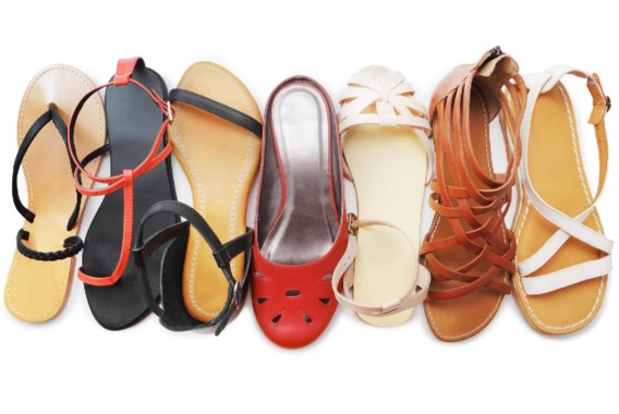Welke sandalen draag je het best? Dit zijn tips van de podoloog