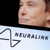 Bedrijf van Musk mag hersenimplantaten testen op mensen