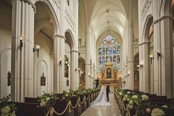 Japanners trouwen in replica van Antwerpse kathedraal