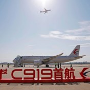 Eerste grote Chinese passagiersvliegtuig maakt commerciële maidenvlucht