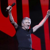 Roger Waters laat omstreden uniform in de kast in Frankfurt: ‘Ik voel het lijden dat de mensen in 1938 heeft getroffen’