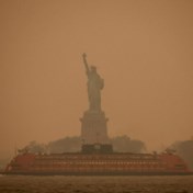 New York kleurt oranje door Canadese bosbranden