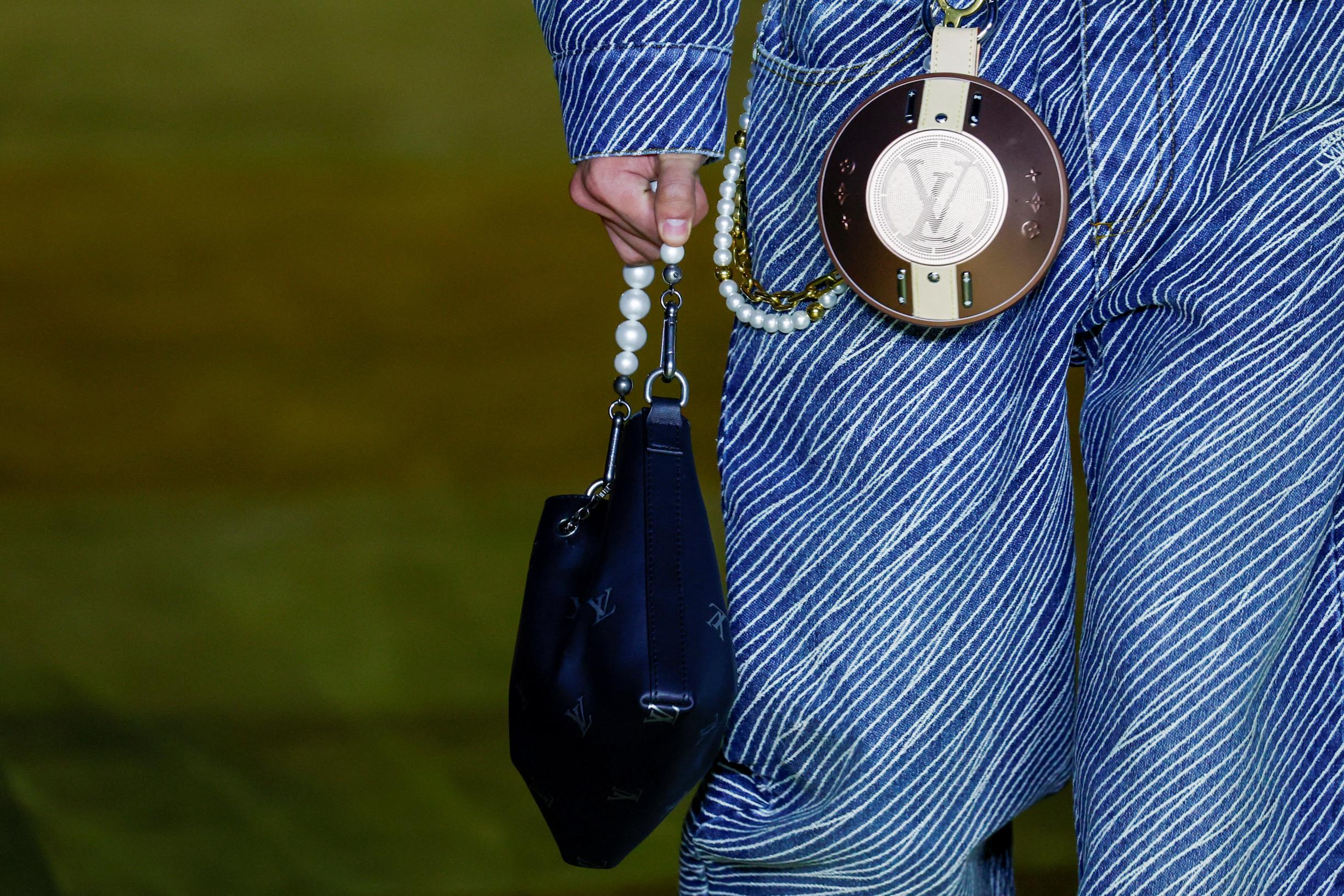 Nieuw jasje voor Louis Vuitton