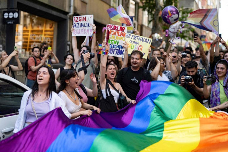 Alweer tientallen mensen gearresteerd tijdens Pride in Istanbul 