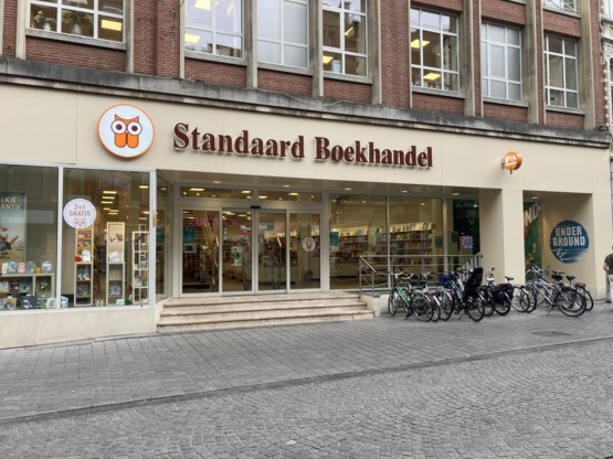Steven Van Ammel daalt af in de kelder van Standaard Boekhandel | De