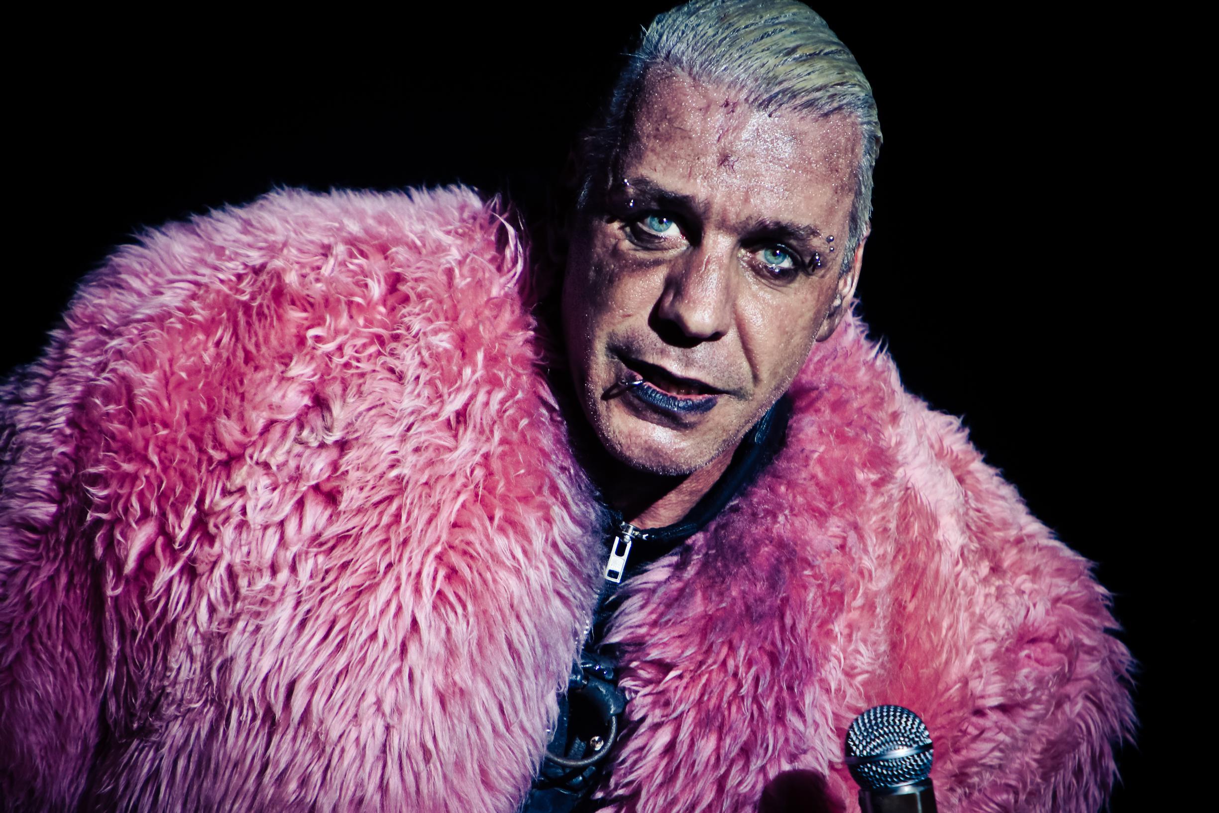 Is Till Lindemann van Rammstein het personage dat hij speelt? De Standaard Mobile