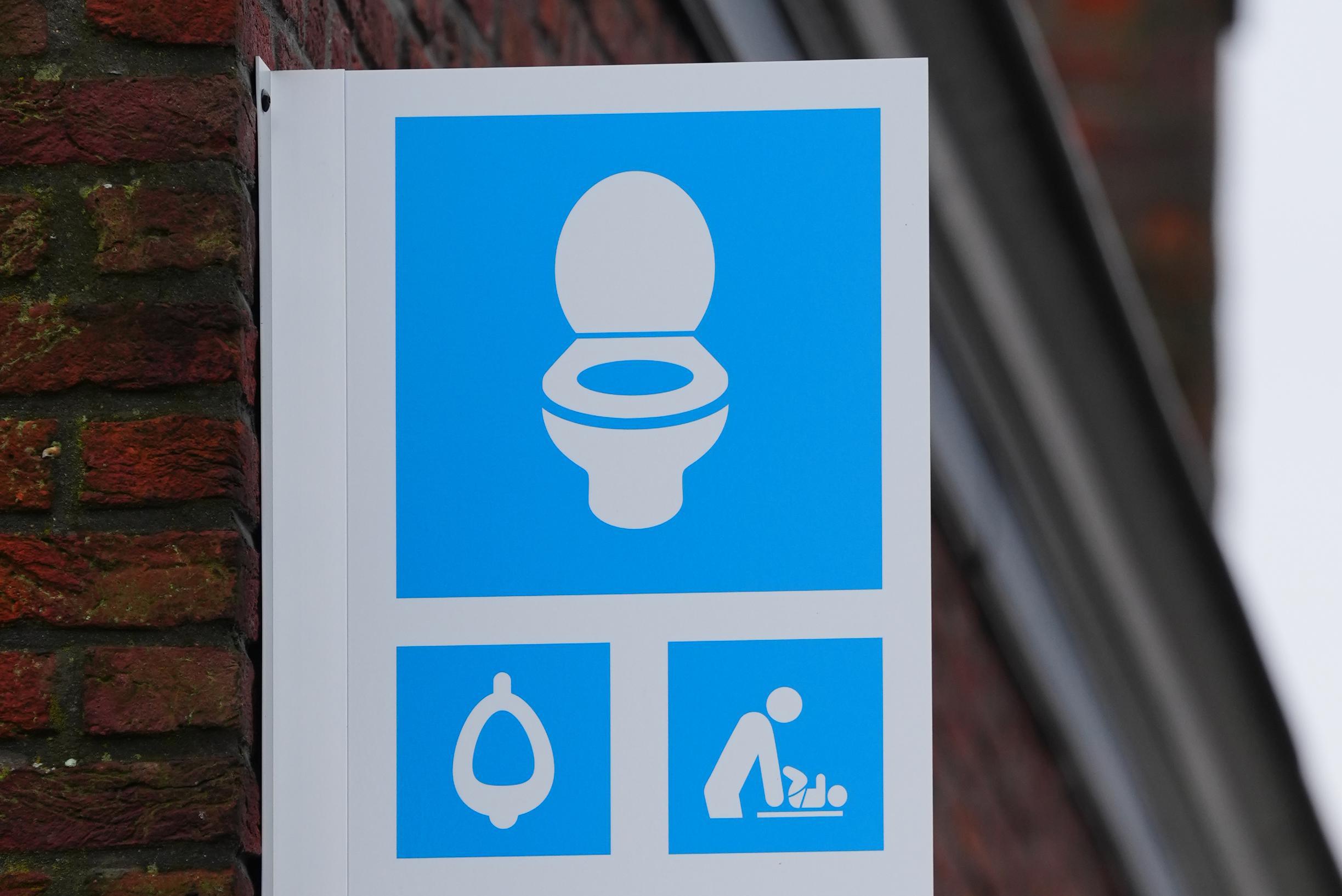 De Opmars Van Genderneutrale Toiletten: ‘De Wachtrijen Aan Het ...