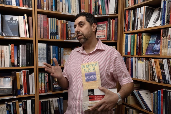 In de Palestijnse boekwinkel in Jeruzalem: ‘Onze literatuur voorkomt dat we verdwijnen’