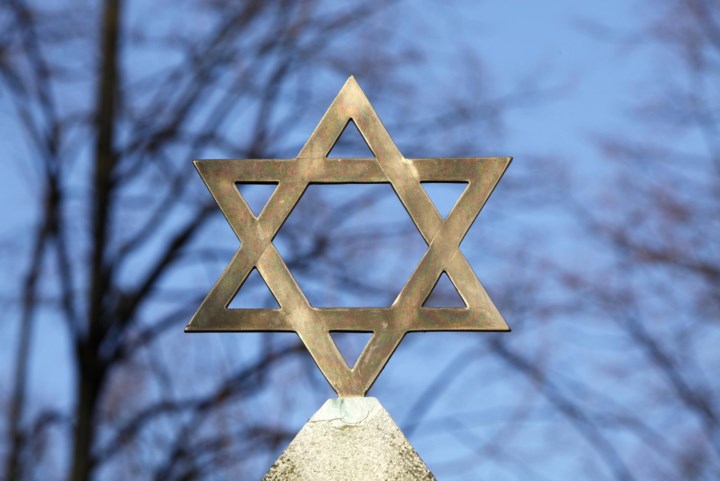 89 Joodse graven beschadigd in Charleroi: ‘Ze willen Joden hun identiteit ontnemen’