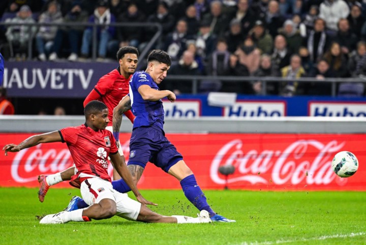 Anderlecht zwoegend naar winst in Brusselse derby