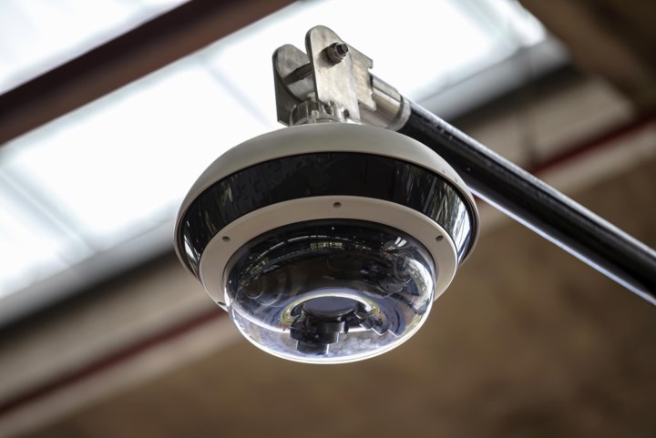 Privacywaakhond waarschuwt: werknemers continu controleren met camera’s mag niet