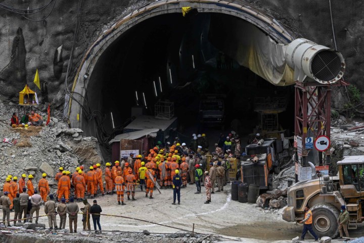 Redders bereiken arbeiders die al weken vastzitten in ingestorte tunnel