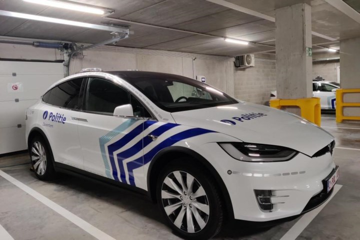 Tesla van 120.000 euro staat na vier jaar nog altijd in garage van politie