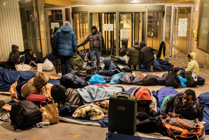 Asielzoekers slapen in de vrieskou, terwijl federale regering haar Winterplan uitrolt