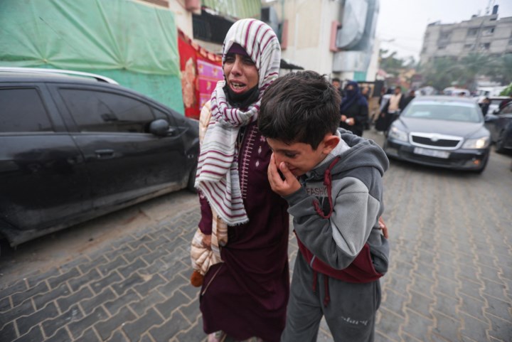 Israël bombardeert school in zuiden van Gaza: ‘ziekenhuizen overspoeld’