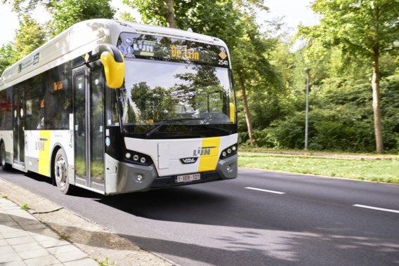 De Lijn adjusts bus doors after girl was dragged for miles