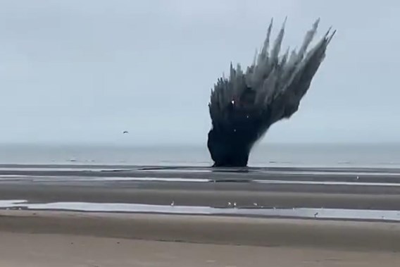 Spectacle on the coast: aircraft bomb weighing more than 100 kilograms detonated on the beach