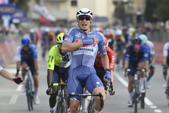 Supreme Philipsen defeats Merlier in Tirreno-Adriatico