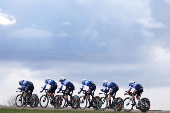 No yellow for Evenepoel: Soudal Quick-Step comes to a standstill after cannon start in team time trial Paris-Nice