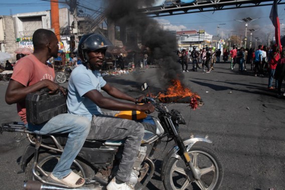 Gangs attack government buildings in Haiti