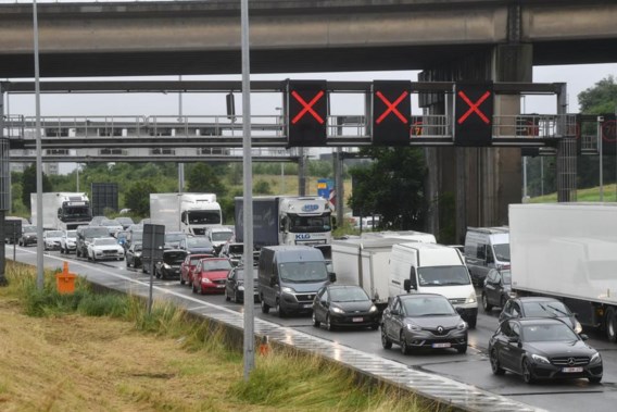 Rainy weather leads to the heaviest morning rush hour of the year