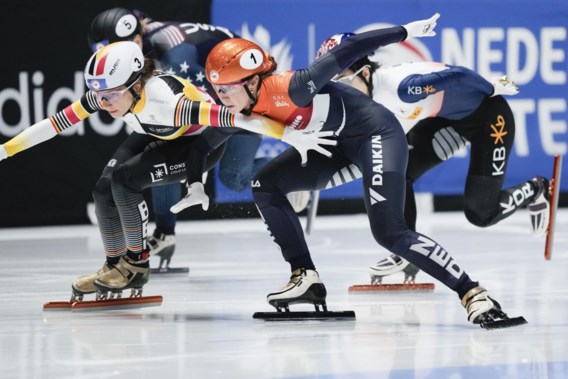 Hanne Desmet has to give up gold in 1000m after third disqualification at the World Short Track Championships: “A moronic decision”