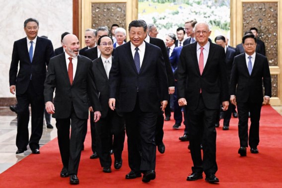 Xi hits and anoints Western CEOs: “Confrontation leads nowhere”