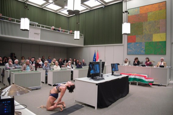 Fact and fiction mixed: performance about ‘human gardens’ occupies (briefly) the Dutch senate