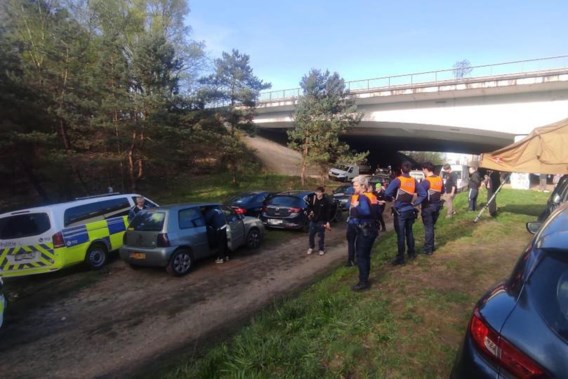 Police shut down illegal rave on canal in Neerpelt