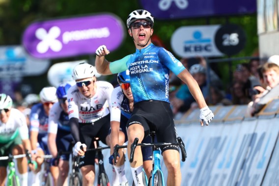 Benoît Cosnefroy stews Belgian favorites with a pear in Brabantse Pijl