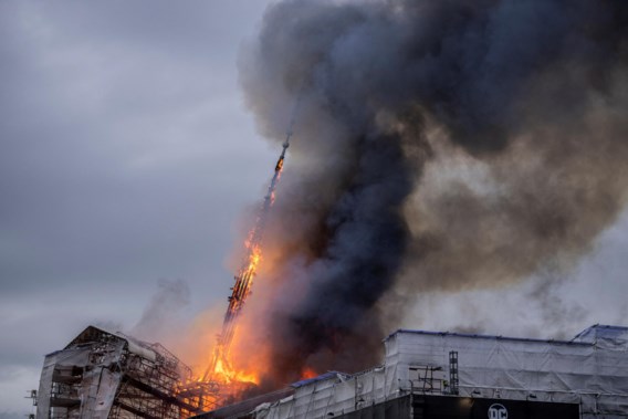 Fire in Copenhagen under control, but “half of the historic stock exchange building has been destroyed”